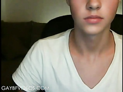 Sensual solo twink talking on cam and playing with lips